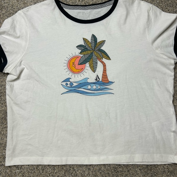 Volcom Graphic Tee - Moon & Palm Tree Beach Scene - Women’s Medium - Picture 1 of 3